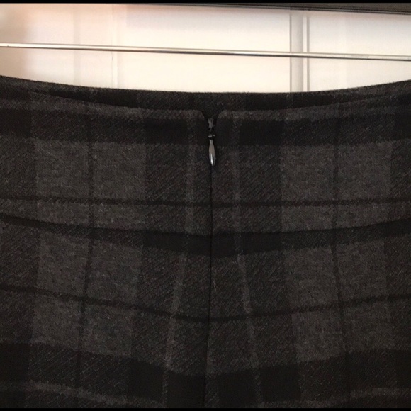 BCBG Grey Black Plaid Pencil Skirt Knee Length - Picture 2 of 3